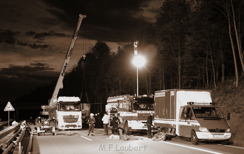 VU Gefahrgut LKW umgestuerzt A 4 Rich Koeln Hoehe AS Gummersbach P608.JPG - Miklos Laubert